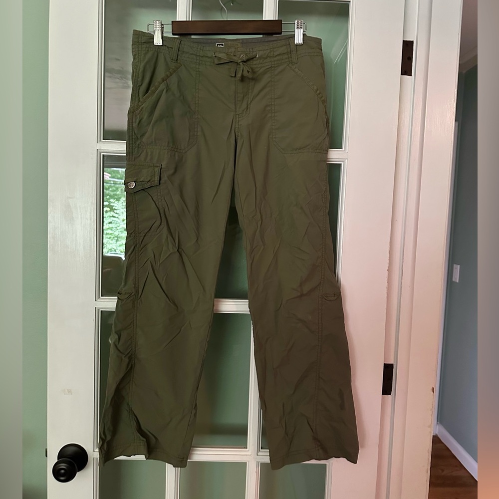 Price drop! REI hiking pants, lightweight, convert to cropped, 10P, olive green